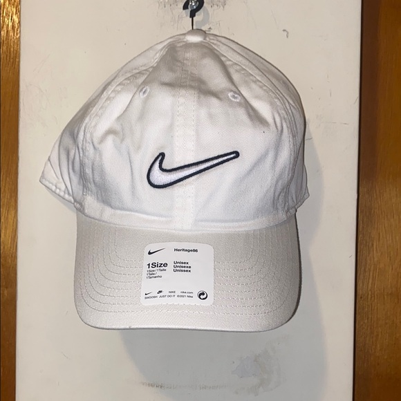 🤍🖤🤍NWT Nike Swoosh Heritage86 Classic White Cap with Black Logo - Unisex - Picture 1 of 6
